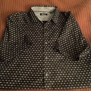 Men’s DKNY logo casual button down shirt.